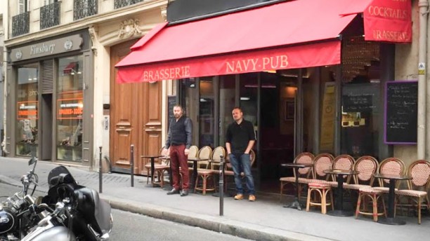 Navy Pub à Paris