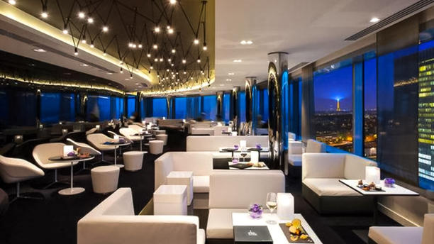 Skyline Paris Bar & Lounge - Hôtel Meliá París La Défense à Courbevoie